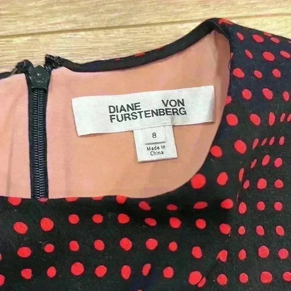 DIANE VON FURSTENBERG Dress Size 8 in Excellent Condition - Picture 2 of 4